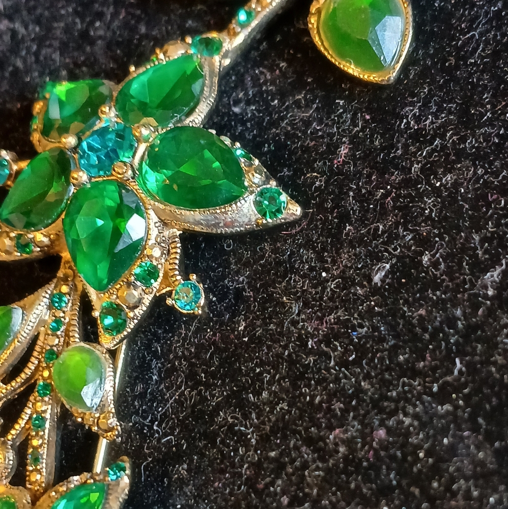Monet Goldtone Flower And Vine Green Gemstone Brooch View 3